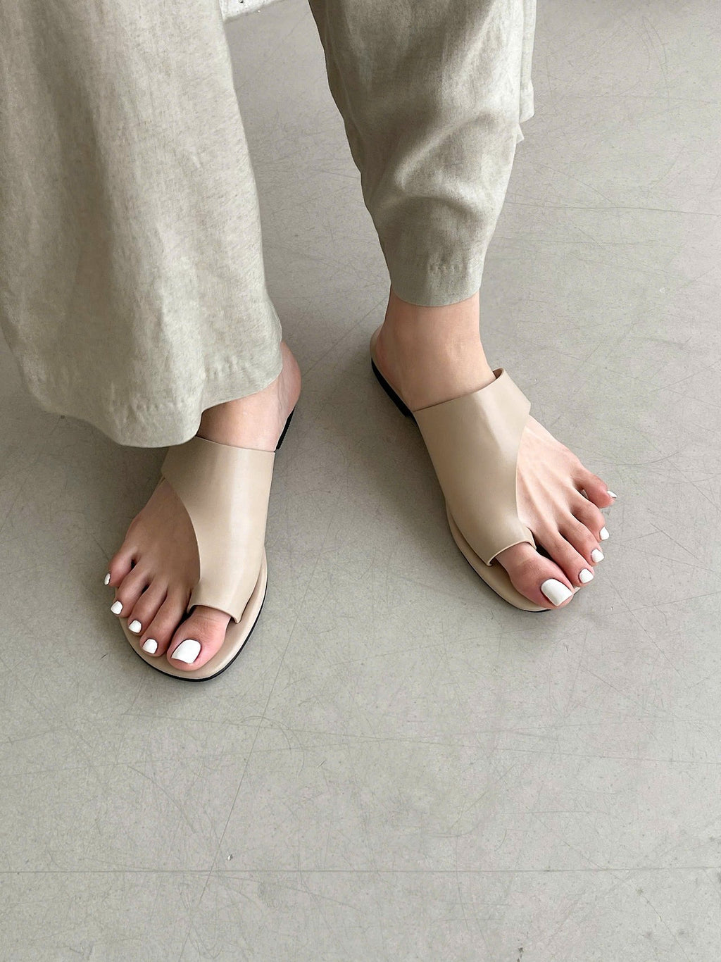 레더 썸토우 플랫 슬리퍼