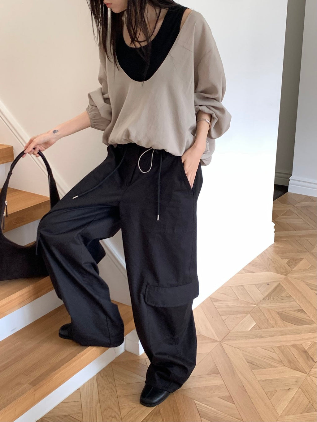 스쿱넥 셔링 루즈핏 블라우스