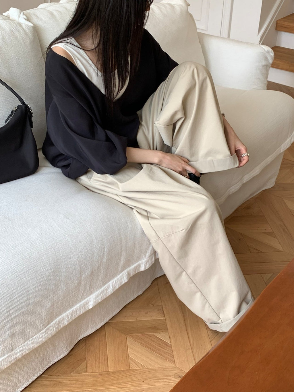 스쿱넥 셔링 루즈핏 블라우스